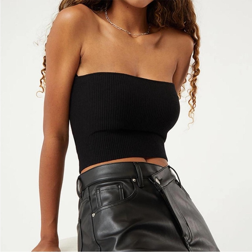 La Hearts Black Strapless Fitted Crop Top